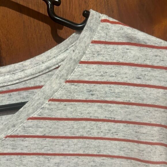 Goodfellow v-neck short sleeve tee men size medium - Picture 2 of 8